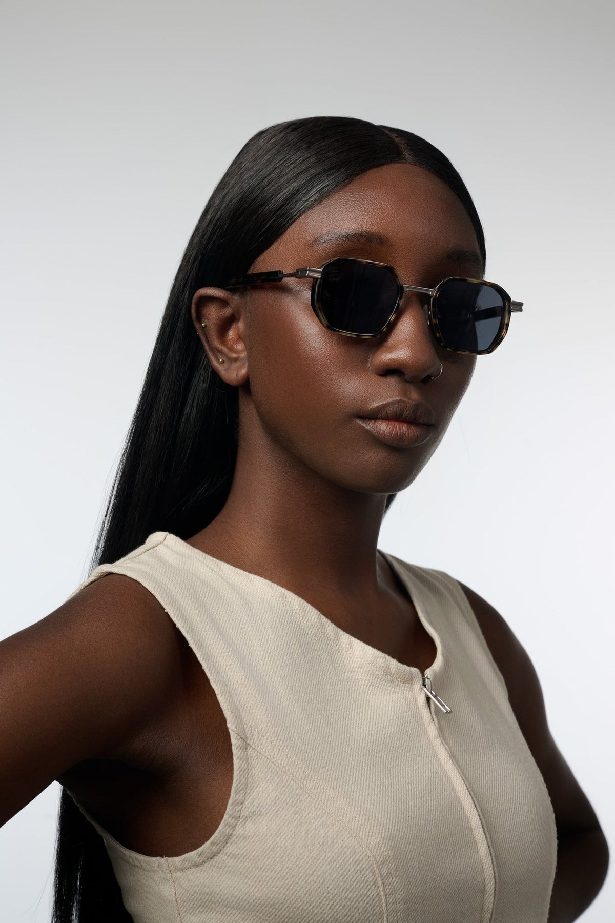 Komono Percy – Écaille / Gris acier – verres gris polarisés – portées