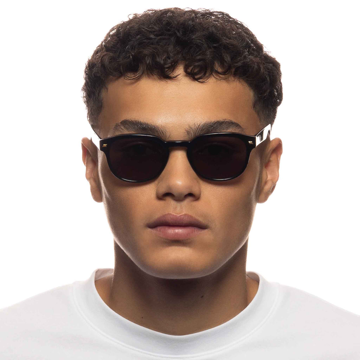 Le Specs Rudimentary – Noir – verres noirs – portées