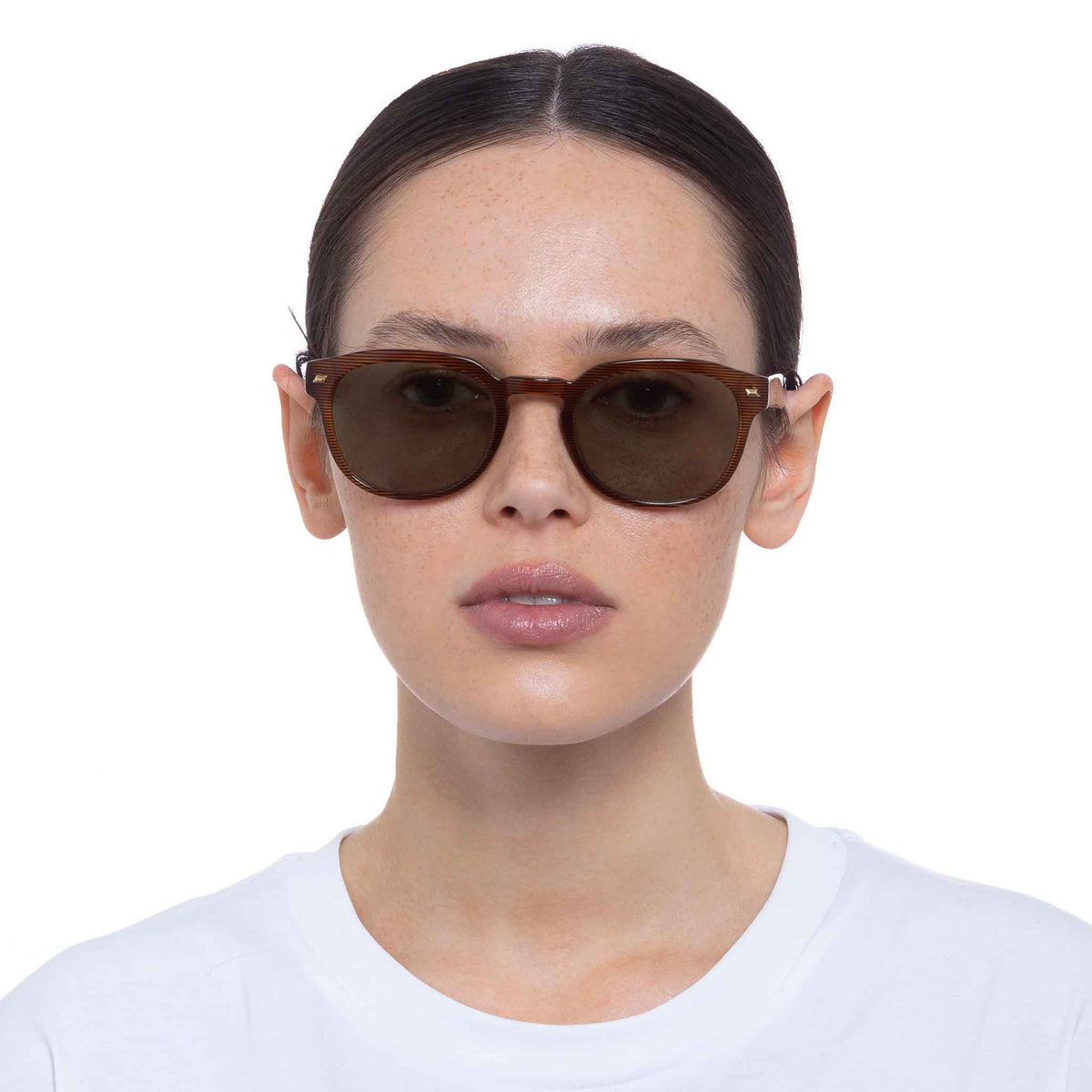 Le Specs Rudimentary – Marron – verres verts – portées