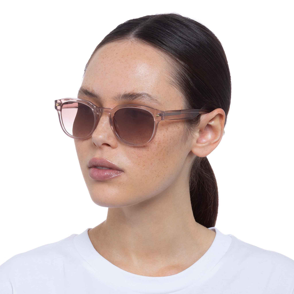 Le Specs Rudimentary – Rose – verres marron – portées