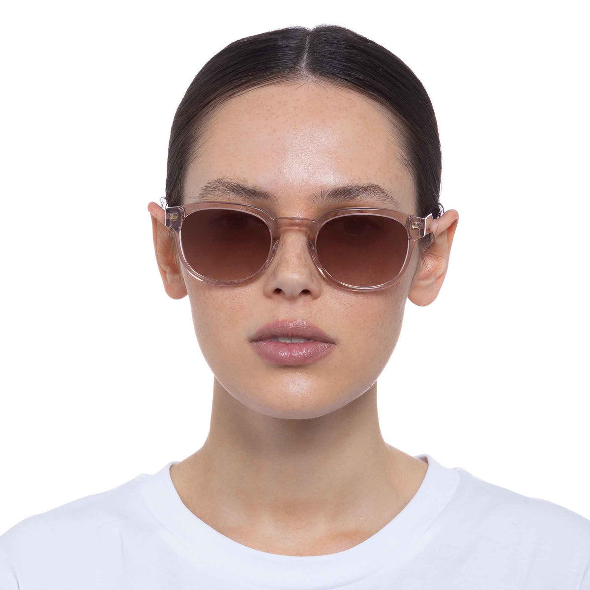 Le Specs Rudimentary – Rose – verres marron – portées