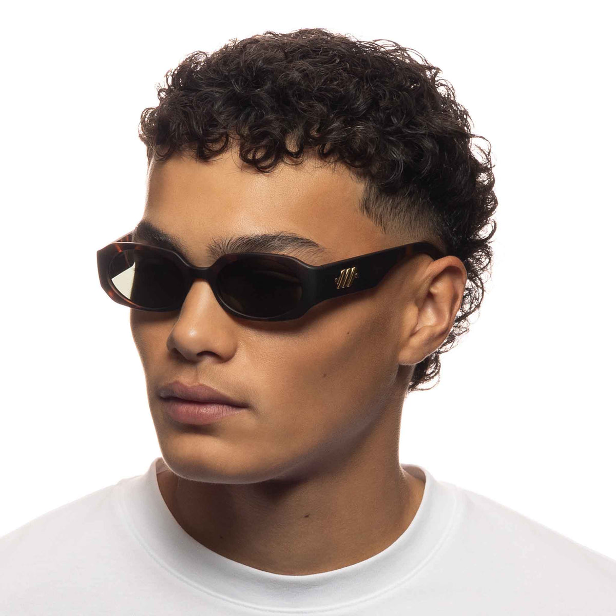 Le Specs Shebang – Écaille – verres noirs – portées