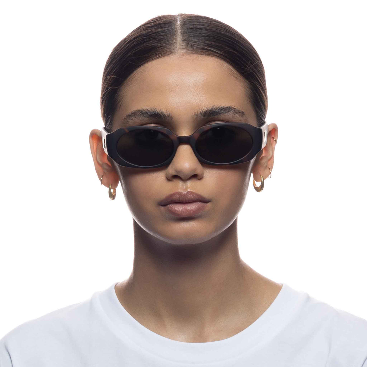 Le Specs Shebang – Écaille – verres noirs – portées