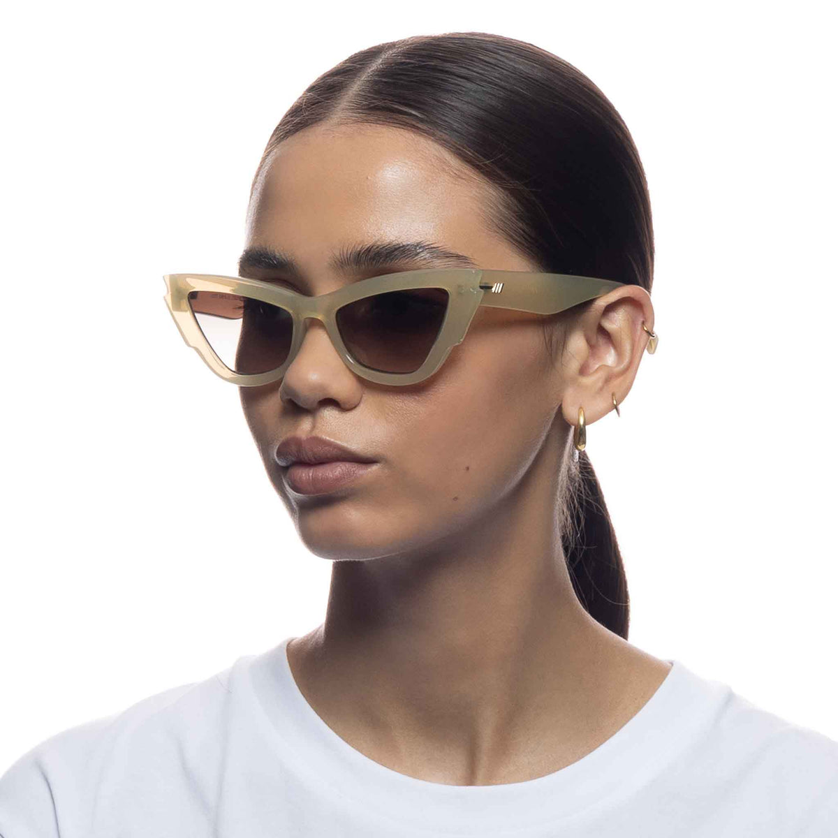 Le Specs Lost Days – Beige – verres gris – portées