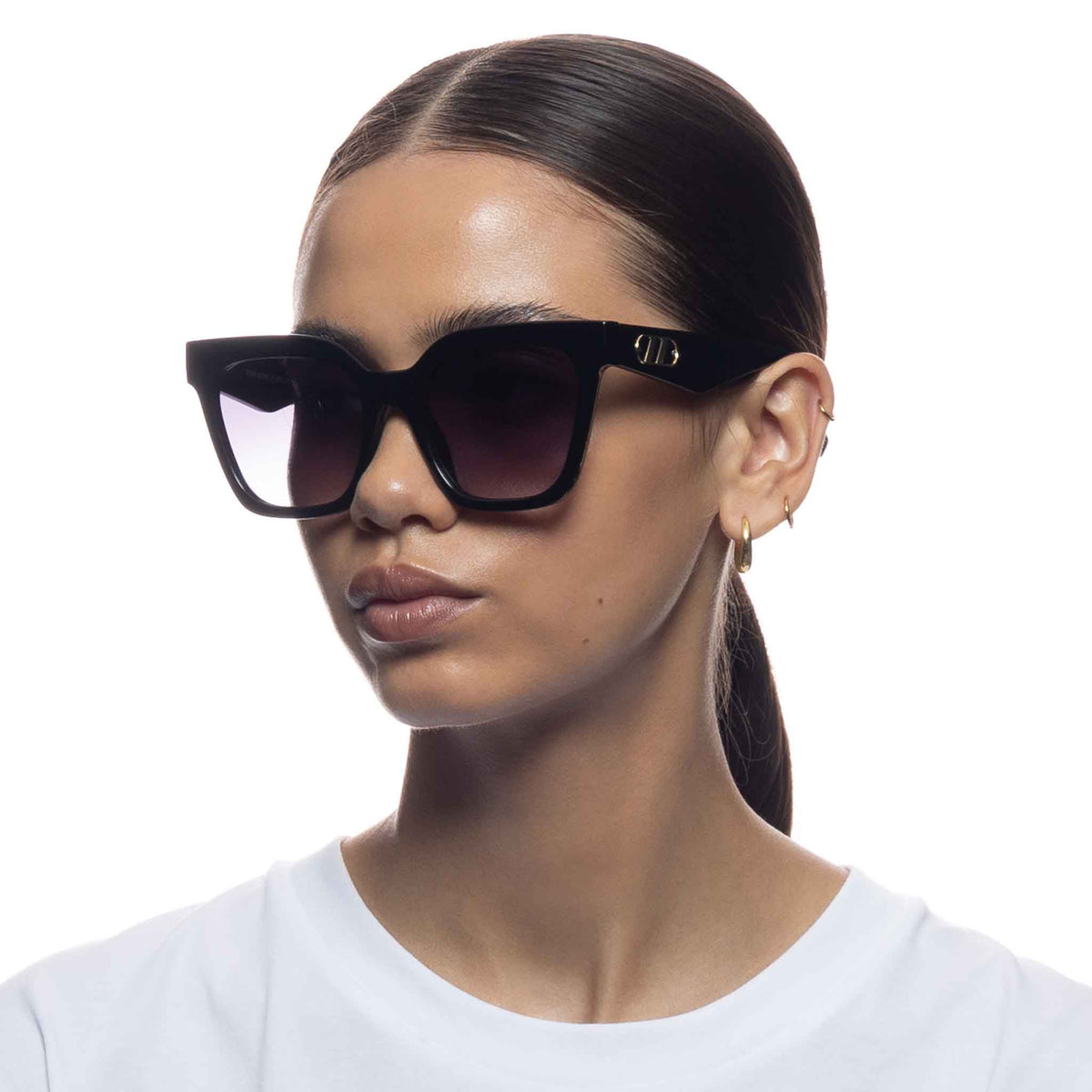 Le Specs Star Glow – Noir – verres gris dégradés – portées