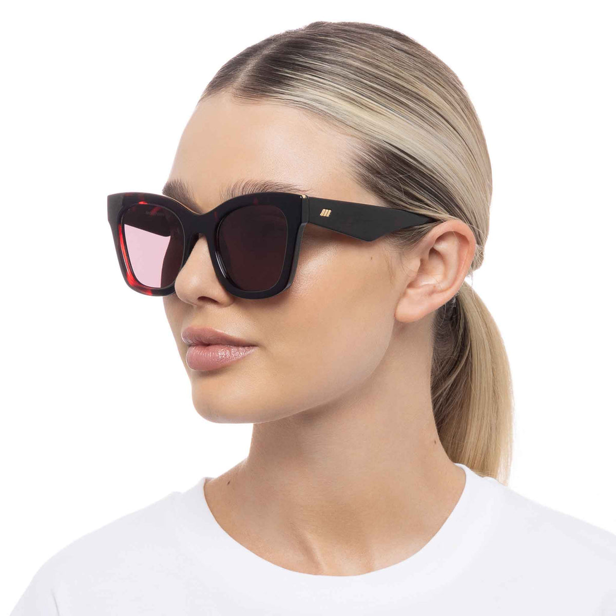 Le Specs Showstopper – Rouge – verres marron – portées