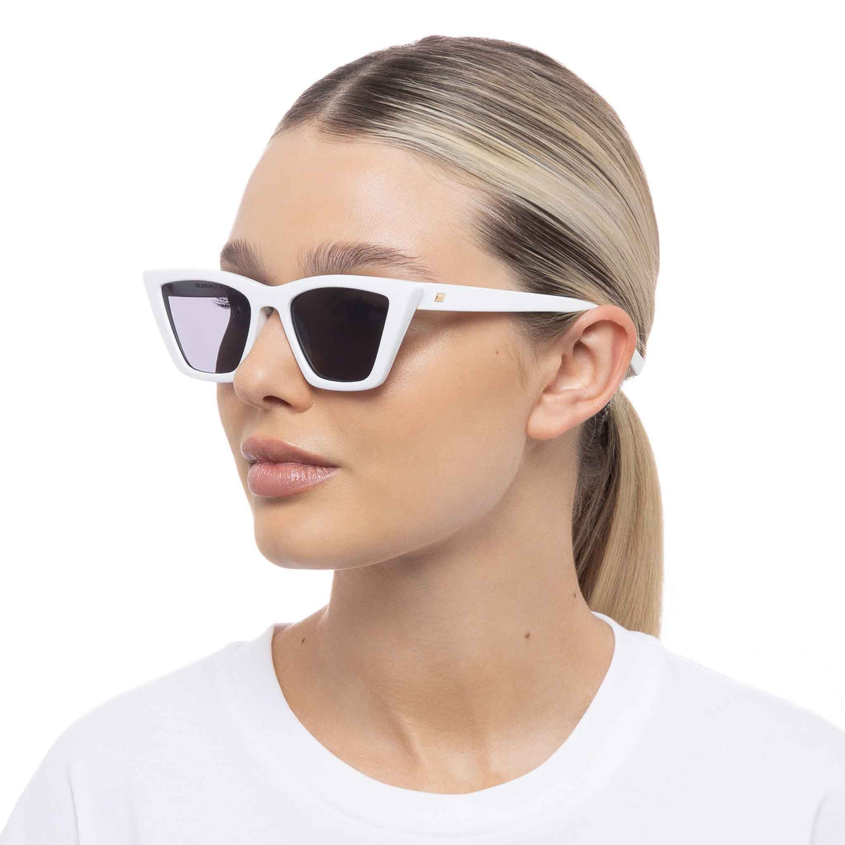 Le Specs Velodrome – Blanc – verres noirs – portées