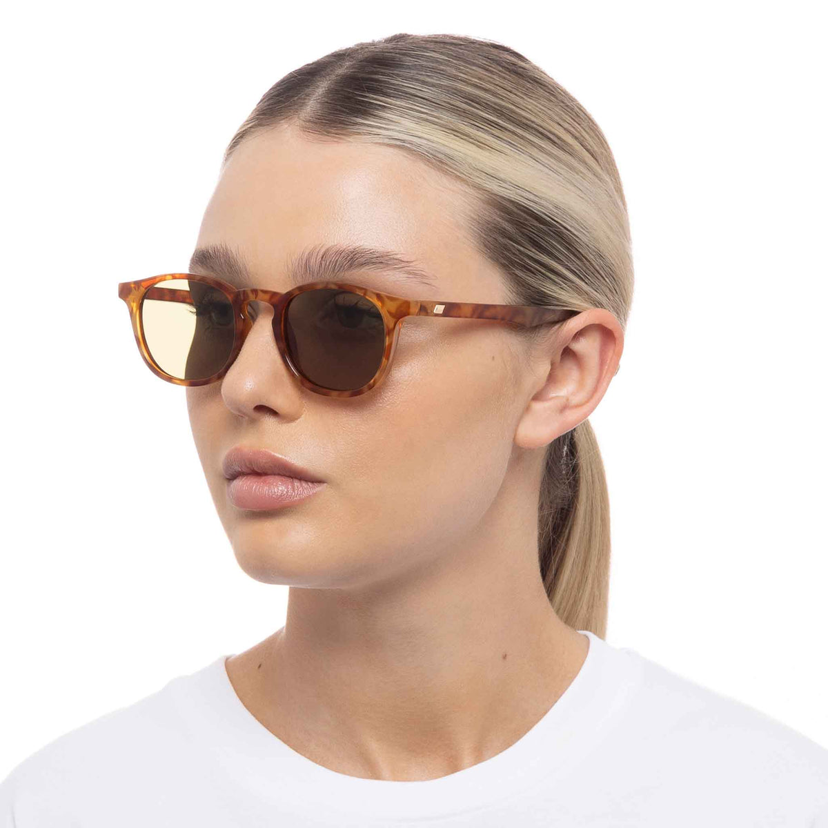 Le Specs Club Royale – Écaille – verres marron – portées