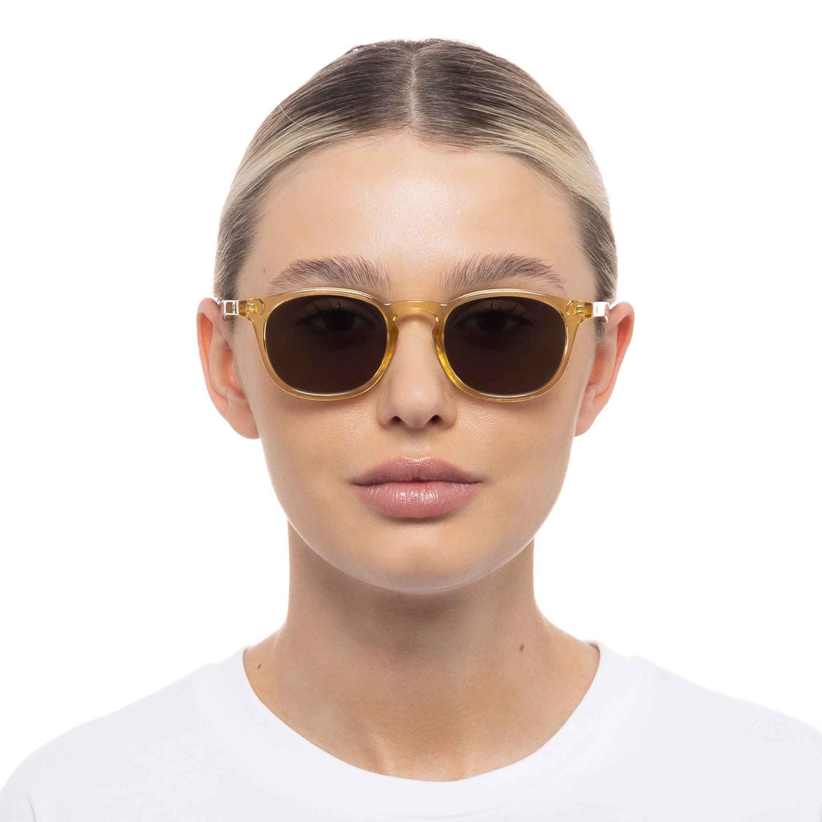 Le Specs Club Royale – Beige – verres gris polarisés – portées