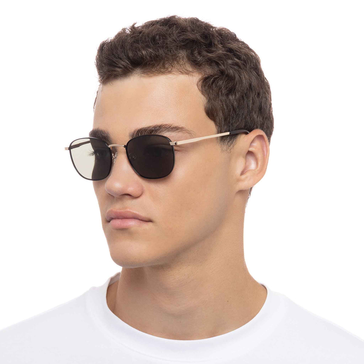 Le Specs Neptune Deux – Noir / Or – verres noirs – portées