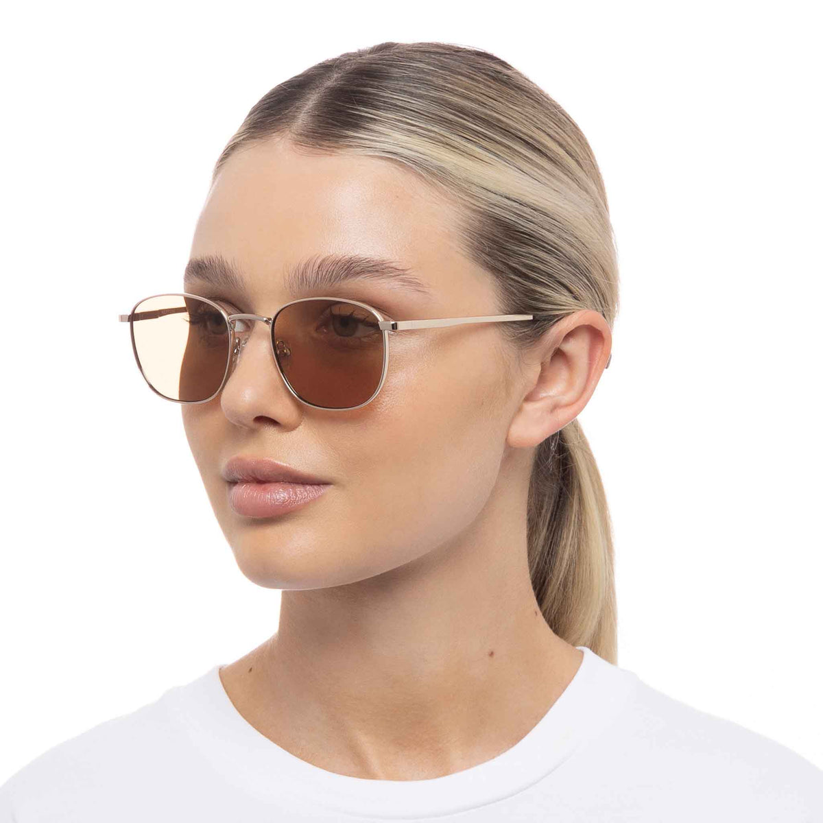 Le Specs Neptune Deux – Or – verres marron – portées