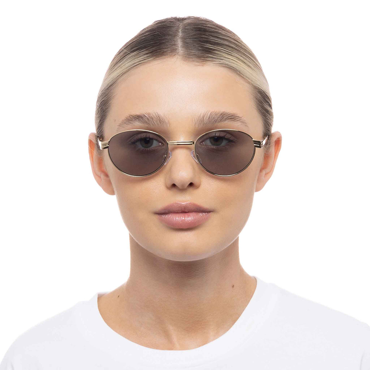 Le Specs Fold 01 – Or – verres gris – portées