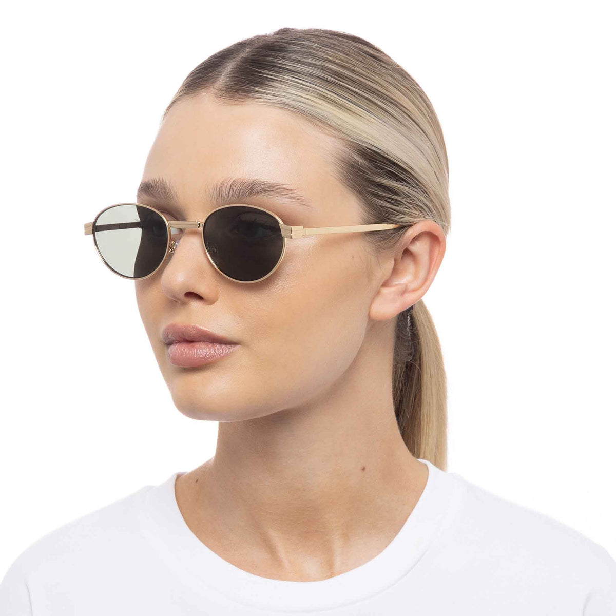 Le Specs Fold 01 – Or – verres verts – portées