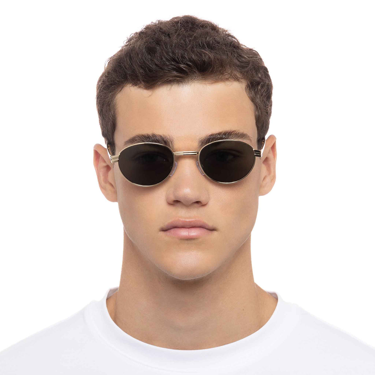 Le Specs Fold 01 – Or – verres verts – portées