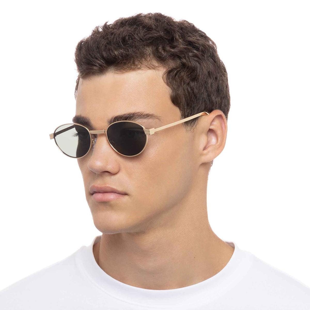 Le Specs Fold 01 – Or – verres verts – portées