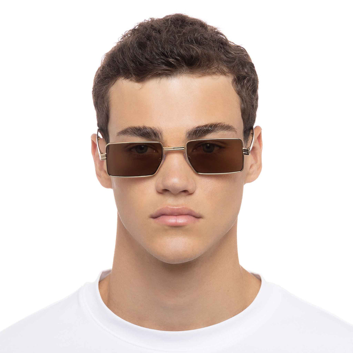 Le Specs Fold 02 – Or – verres marron – portées