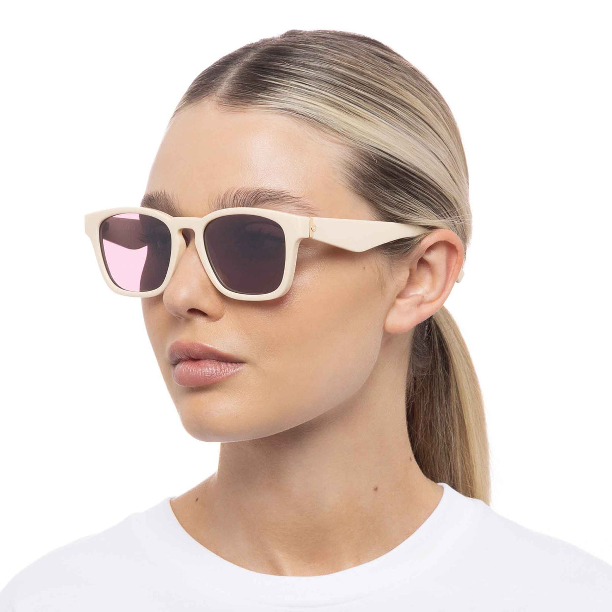 Le Specs Players Playa – Beige – verres mauves – portées