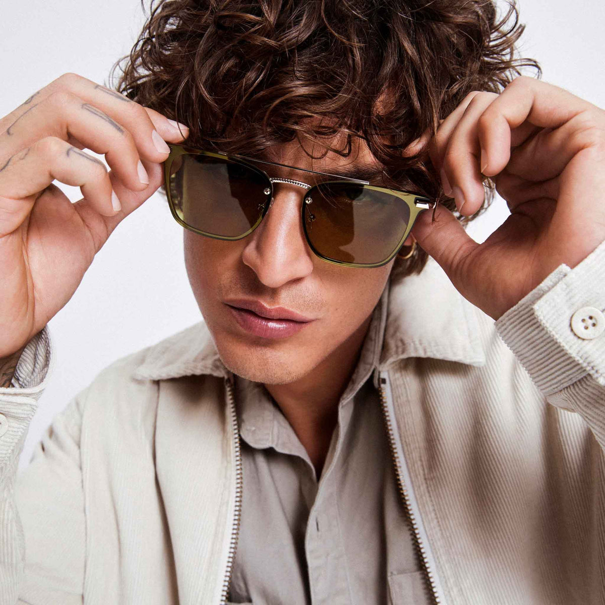 Le Specs Sheesh – Or – verres verts – portées