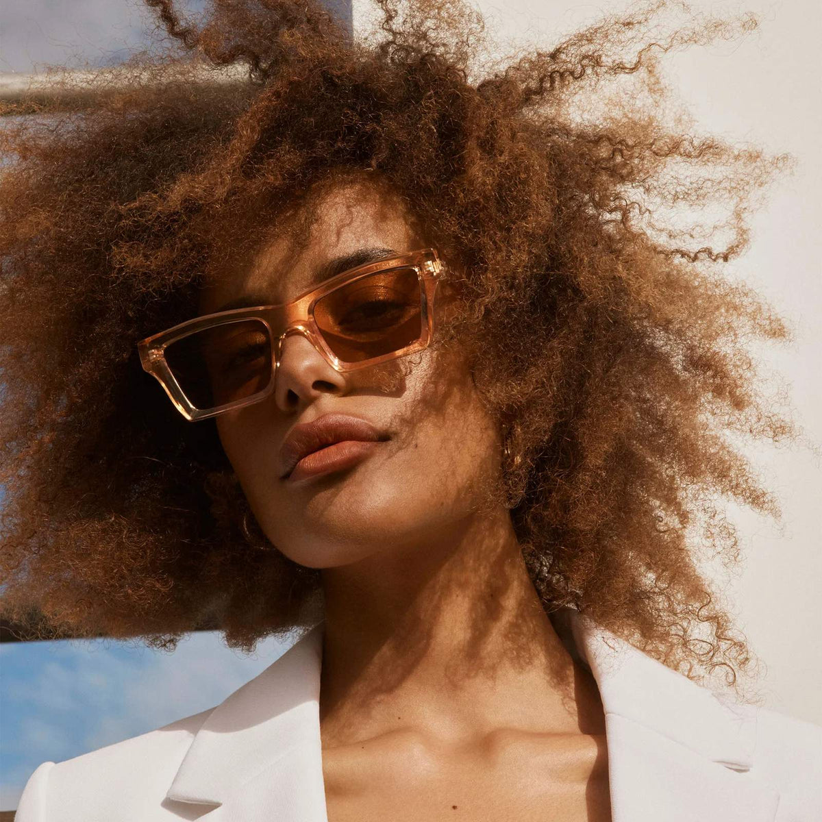 Le Specs Something – Transparent – verres beiges – portées