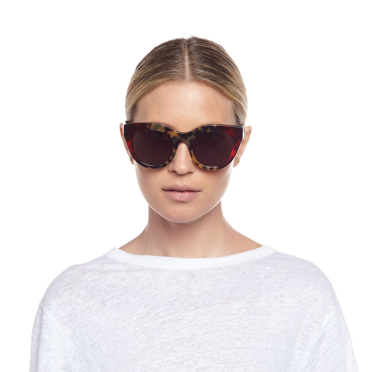 Le Specs Luxe Airy Canary – Écaille – verres noirs – portées