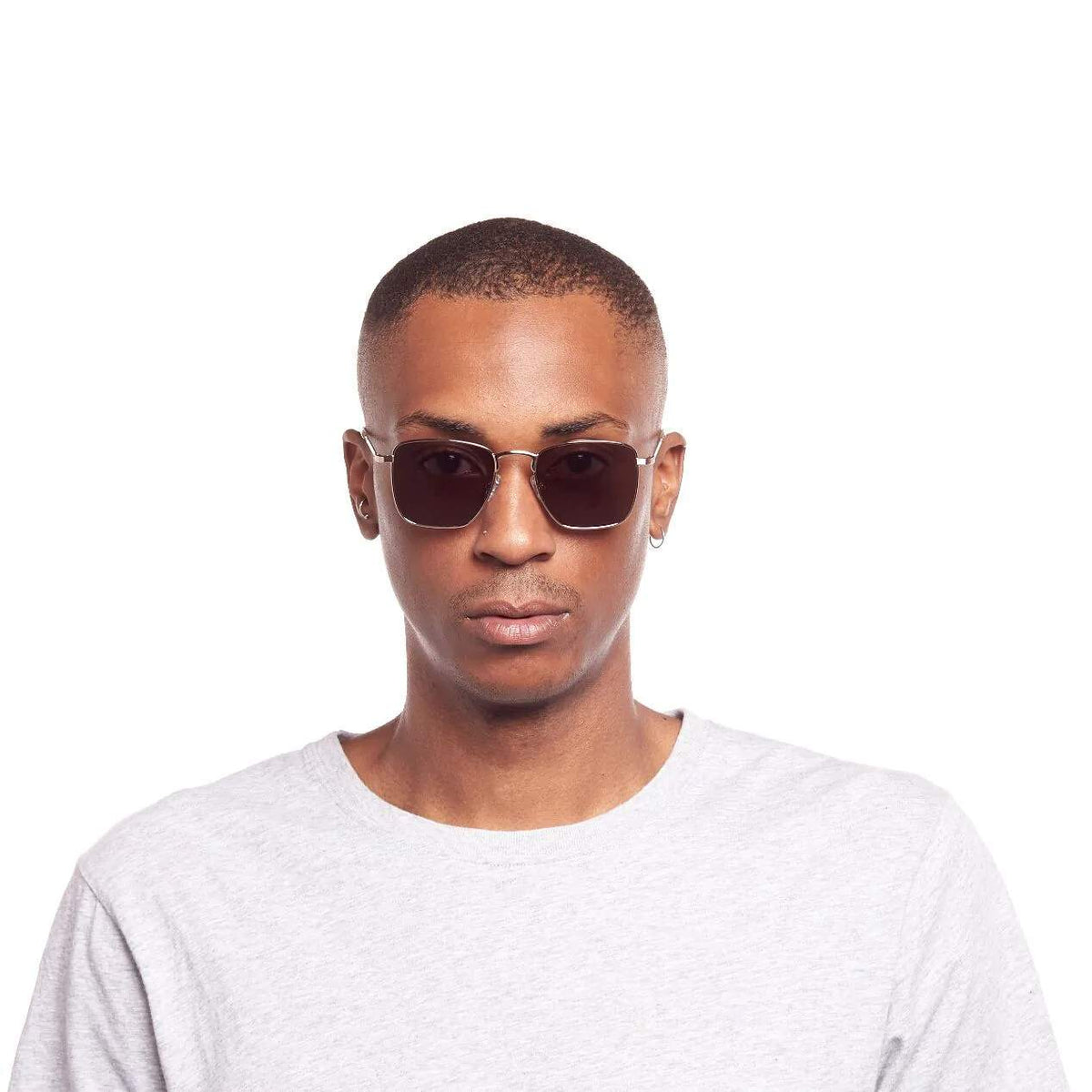 Le Specs Folsom – Or – verres noirs – portées