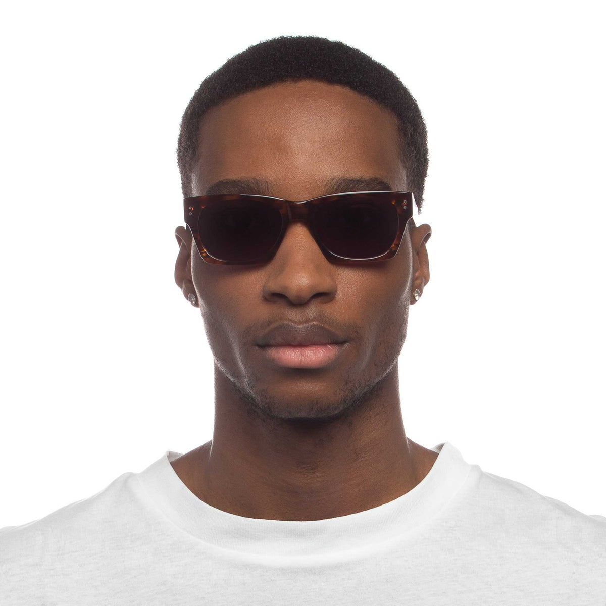 Le Specs Dang It – Écaille – verres noirs – portées