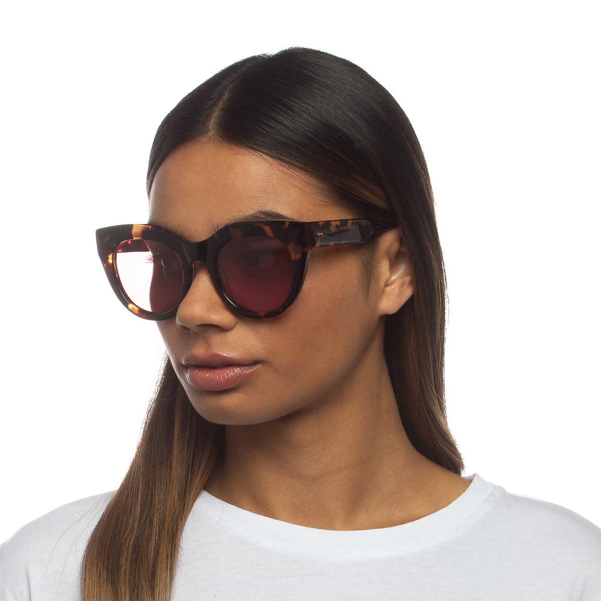 Le Specs Luxe Airy Canary II – Écaille – verres roses – portées
