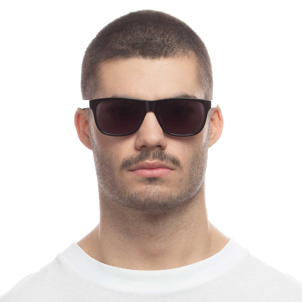 Le Specs Luxe Hacienda – Noir – verres noirs – portées