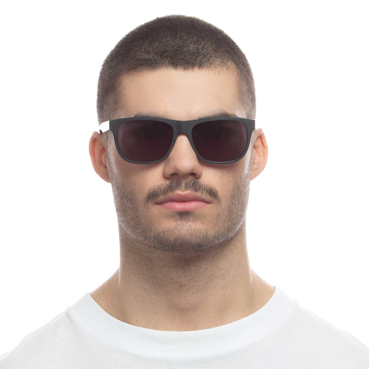 Le Specs Luxe Hacienda – Noir mat – verres noirs – portées