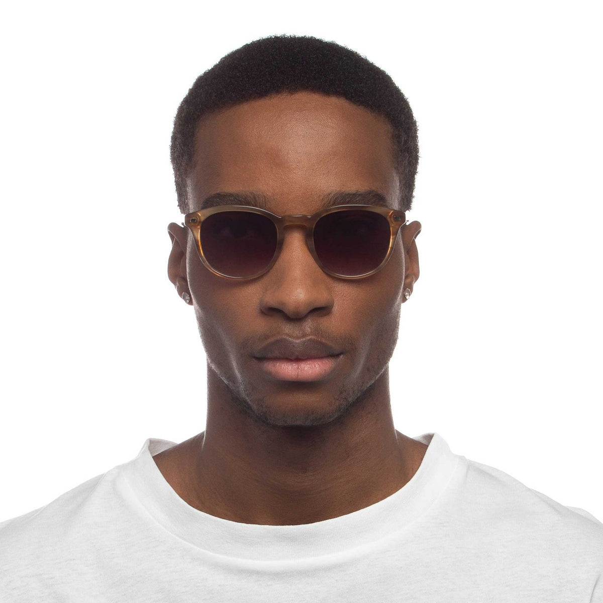 Le Specs Luxe La Play 50 – Beige – verres marron – portées