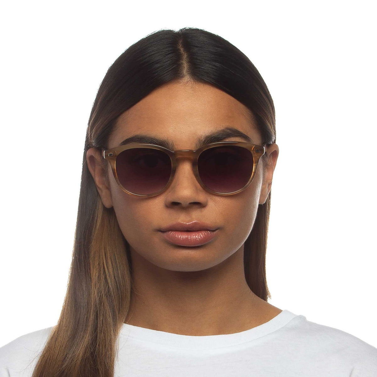 Le Specs Luxe La Play 50 – Beige – verres marron – portées