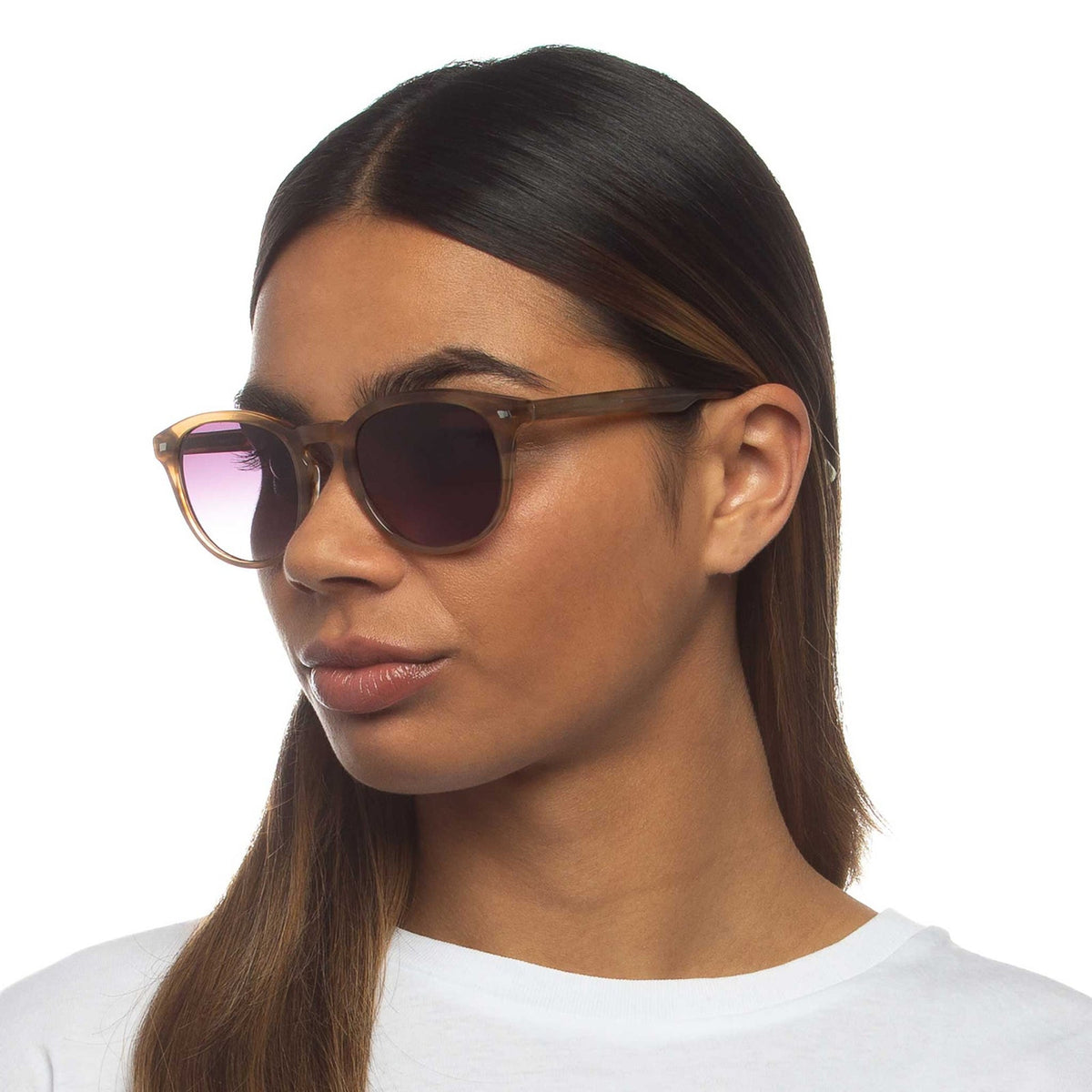 Le Specs Luxe La Play 50 – Beige – verres marron – portées