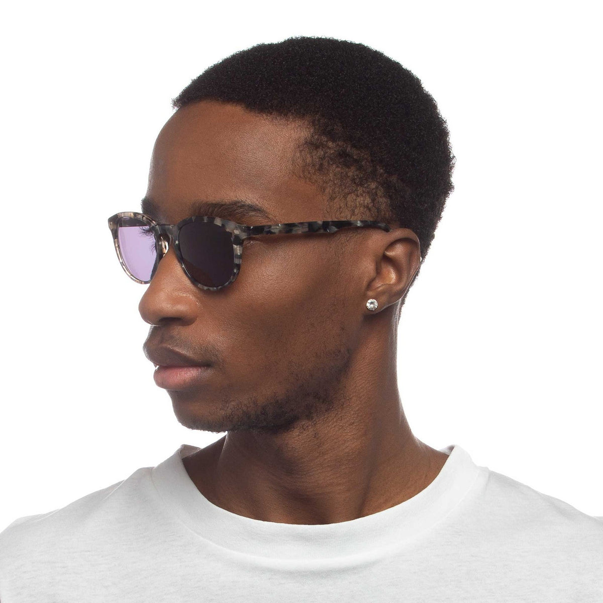 Le Specs Luxe La Play 50 – Écaille – verres noirs – portées