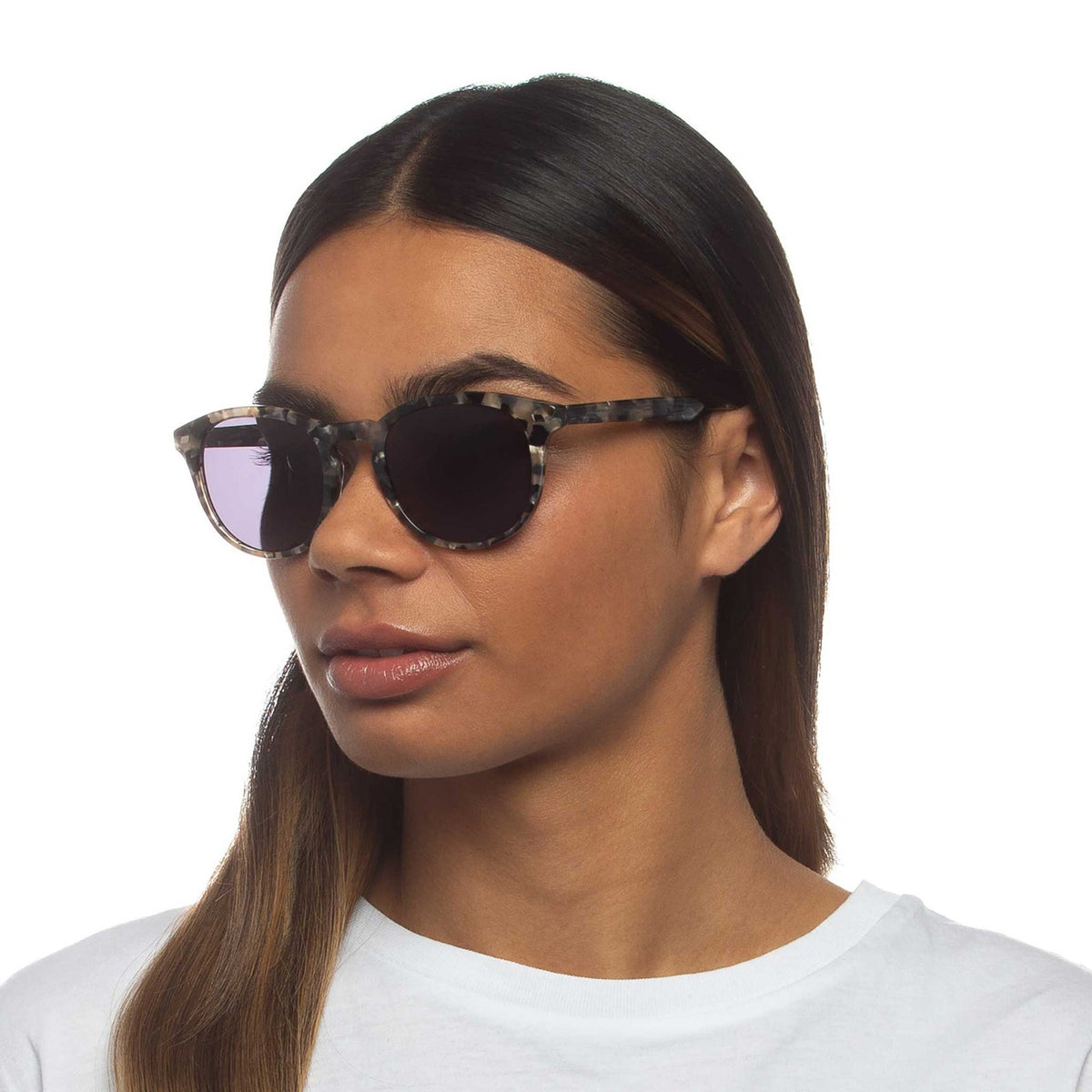 Le Specs Luxe La Play 50 – Écaille – verres noirs – portées