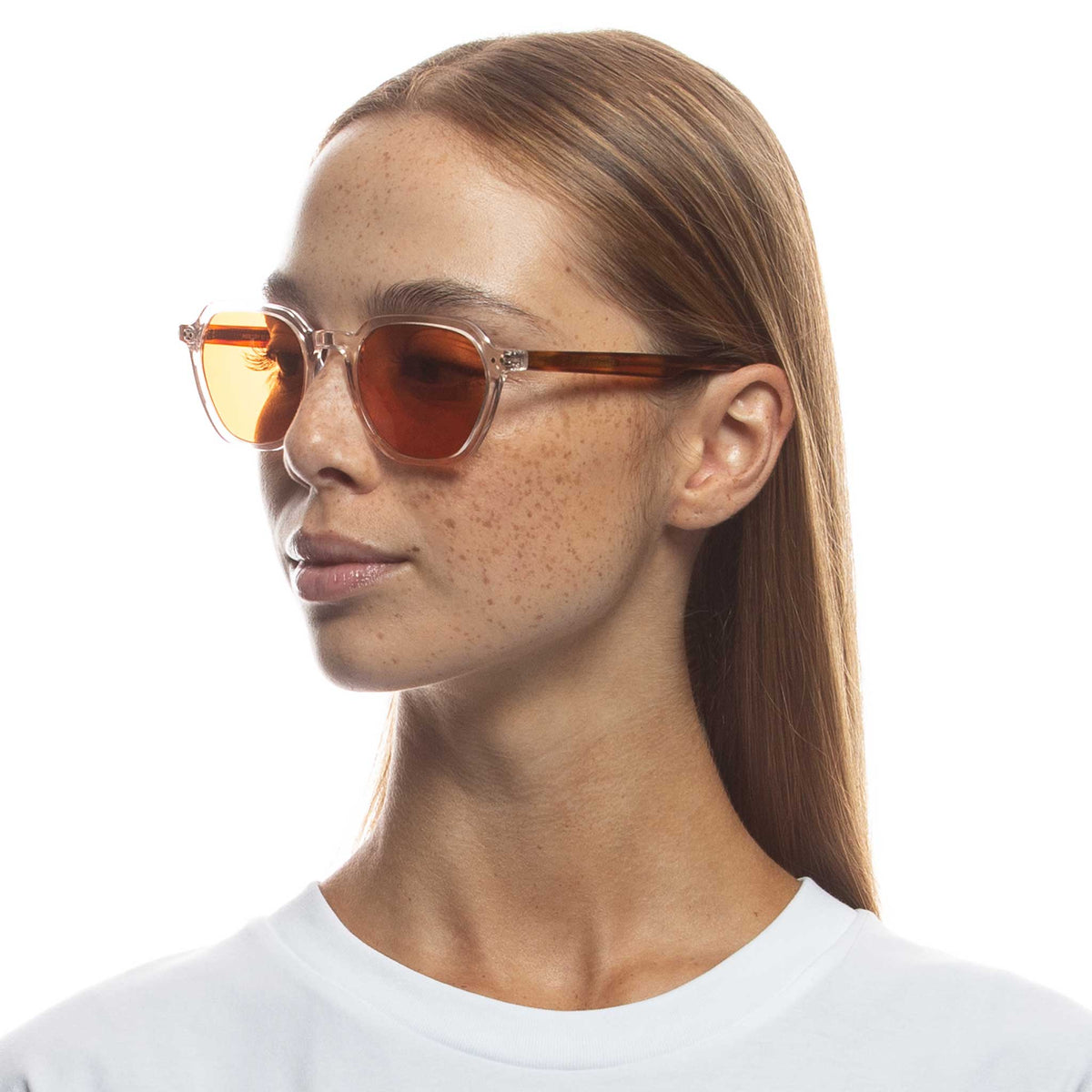 Le Specs Mercury 52 – Transparent – verres orange – portées