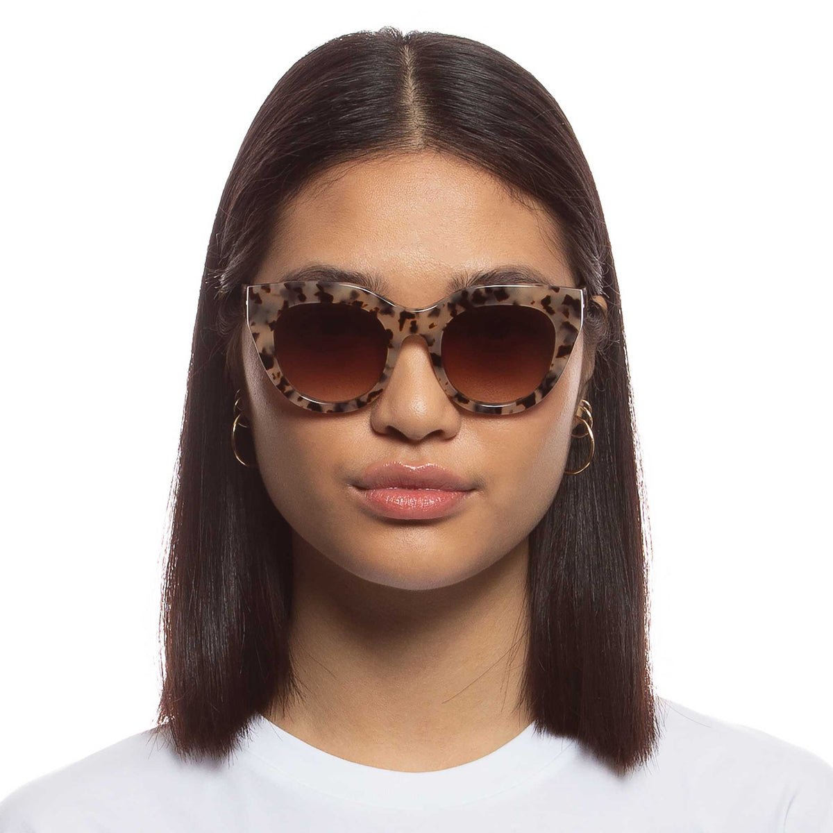 Le Specs Luxe Airy Canary II – Écaille – verres marron – portées