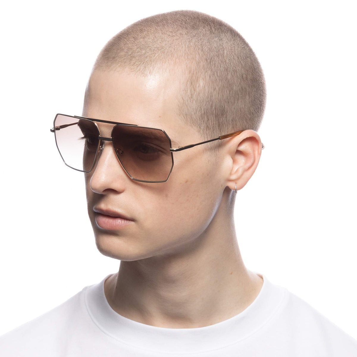 Le Specs Infamous – Or – verres dorés – portées