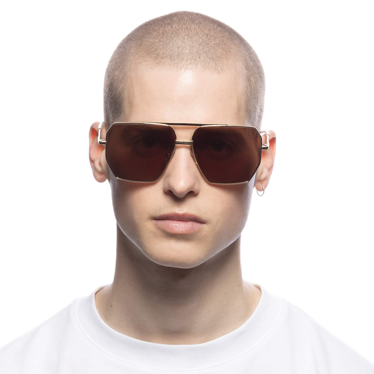Le Specs Infamous – Or – verres marron – portées