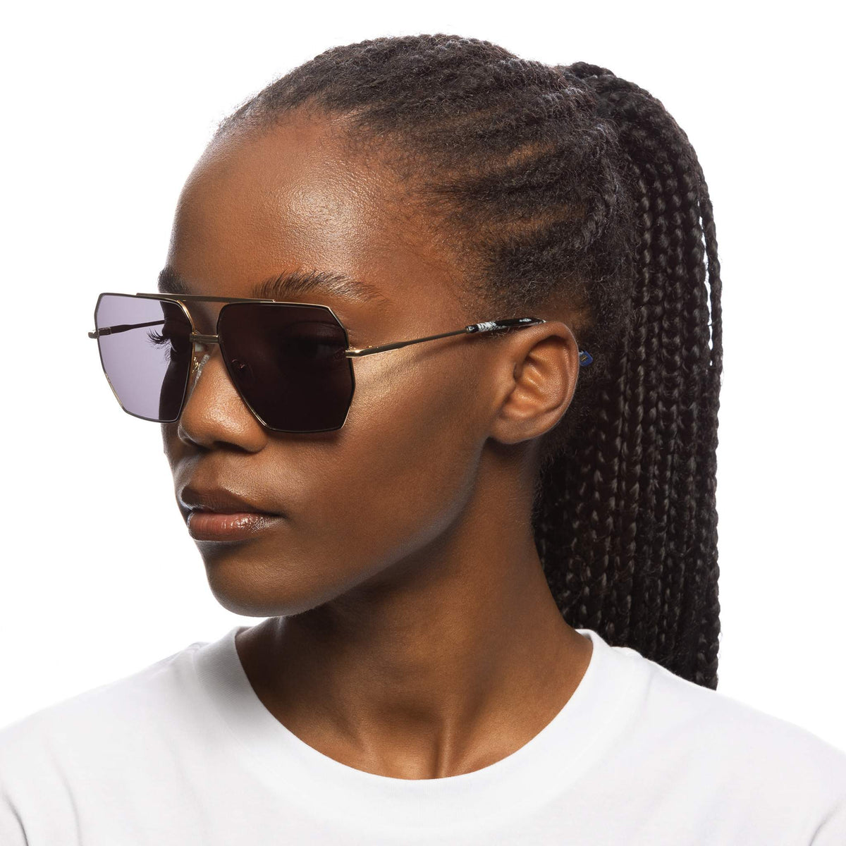 Le Specs Infamous – Noir / Or – verres noirs – portées