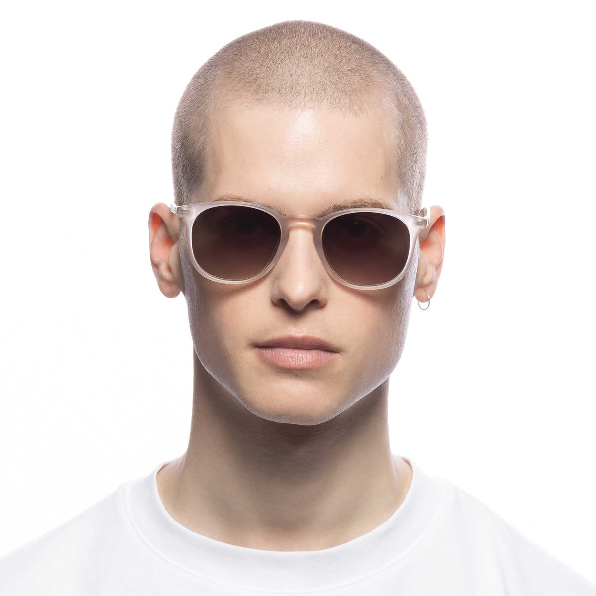 Le Specs Le Sustain Biogen 50 – Beige – verres marron – portées