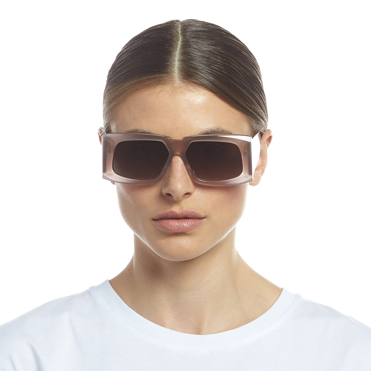 Le Specs Luxe Gravitation – Beige – verres marron – portées
