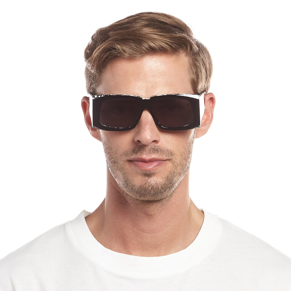 Le Specs Luxe Gravitation – Noir – verres noirs – portées