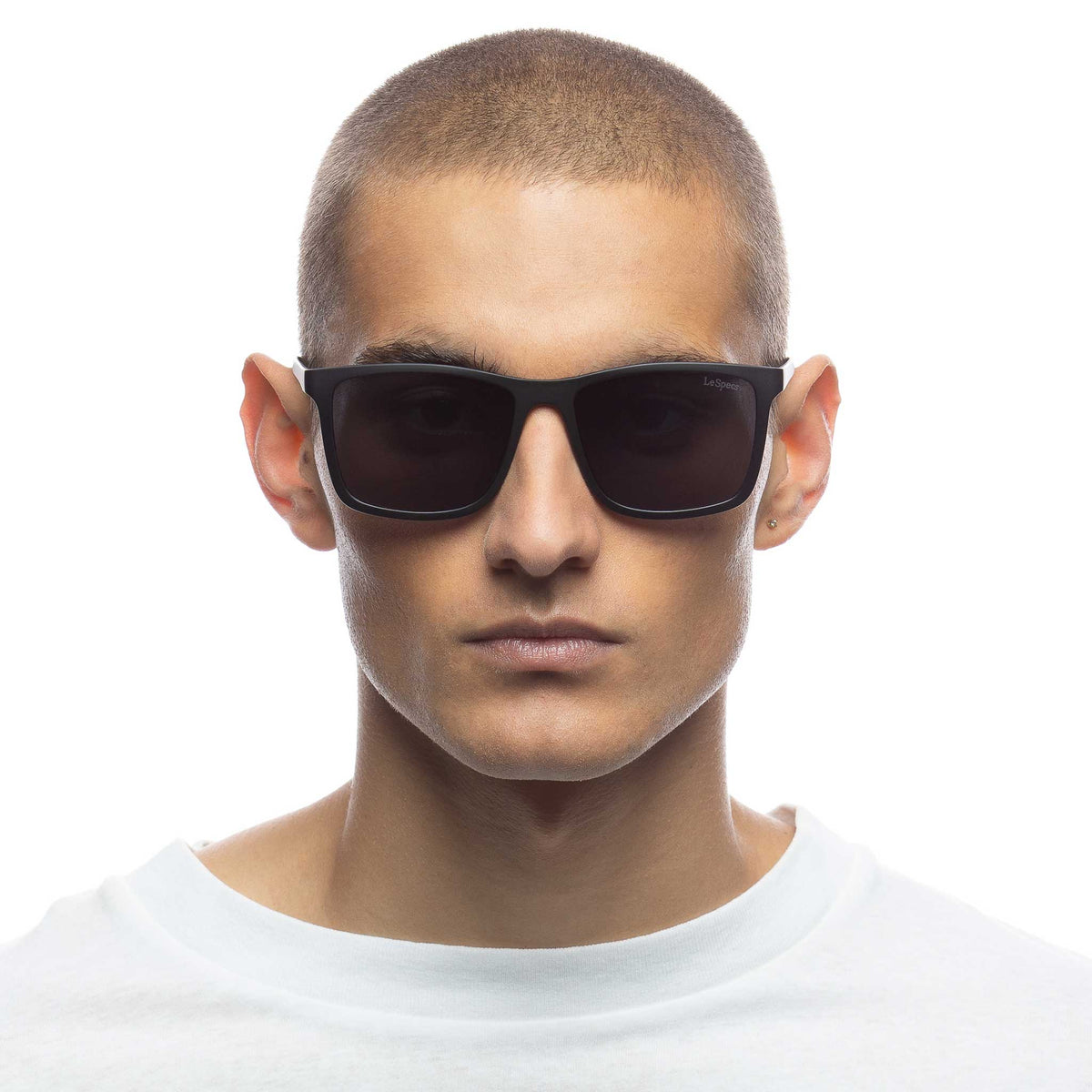Le Specs Master Tamers – Noir – verres noirs – portées