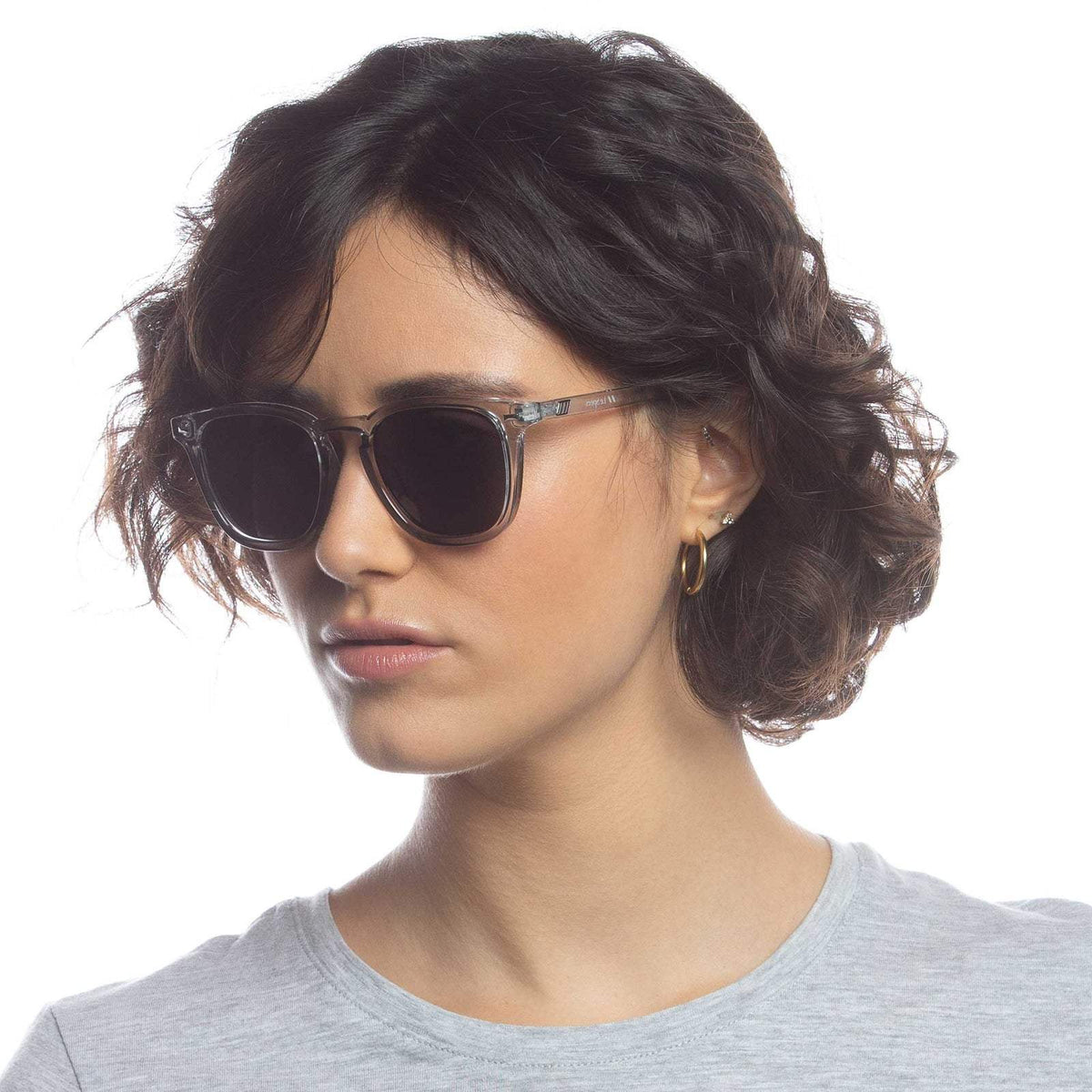 Le Specs No Biggie – Transparent gris – verres gris – portées