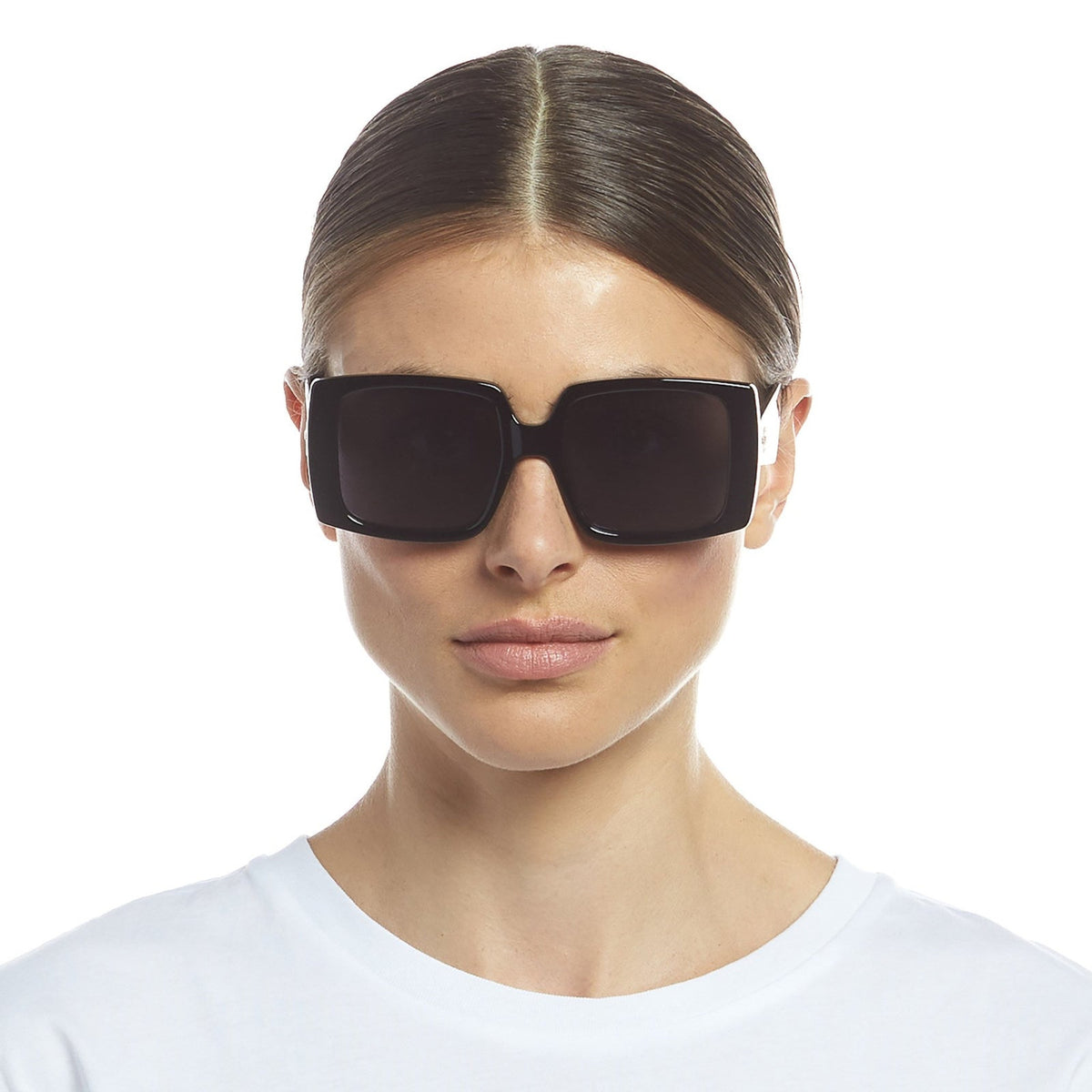 Le Specs Glo Getter – Noir – verres noirs – portées