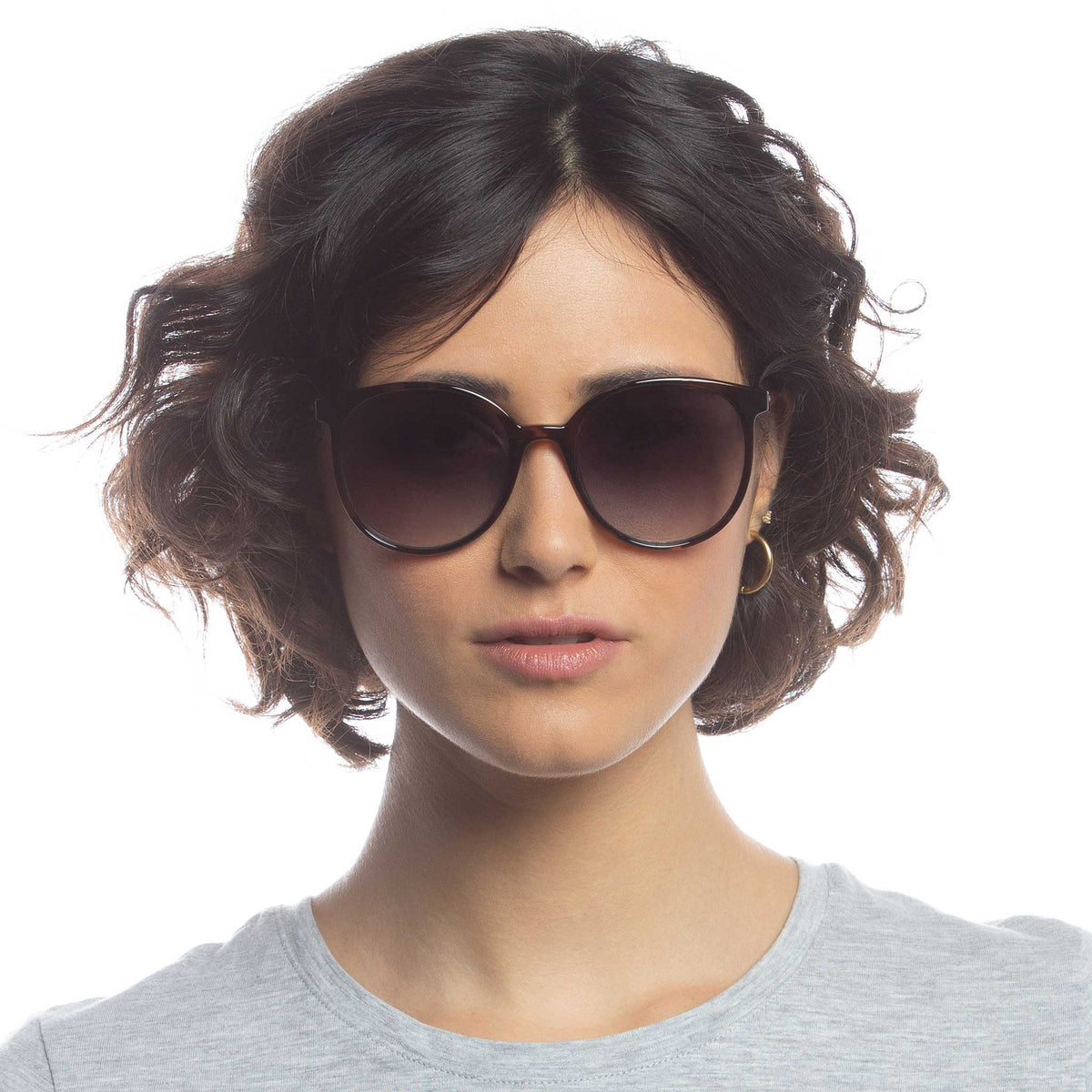 Le Specs Momala – Écaille – verres noirs – portées