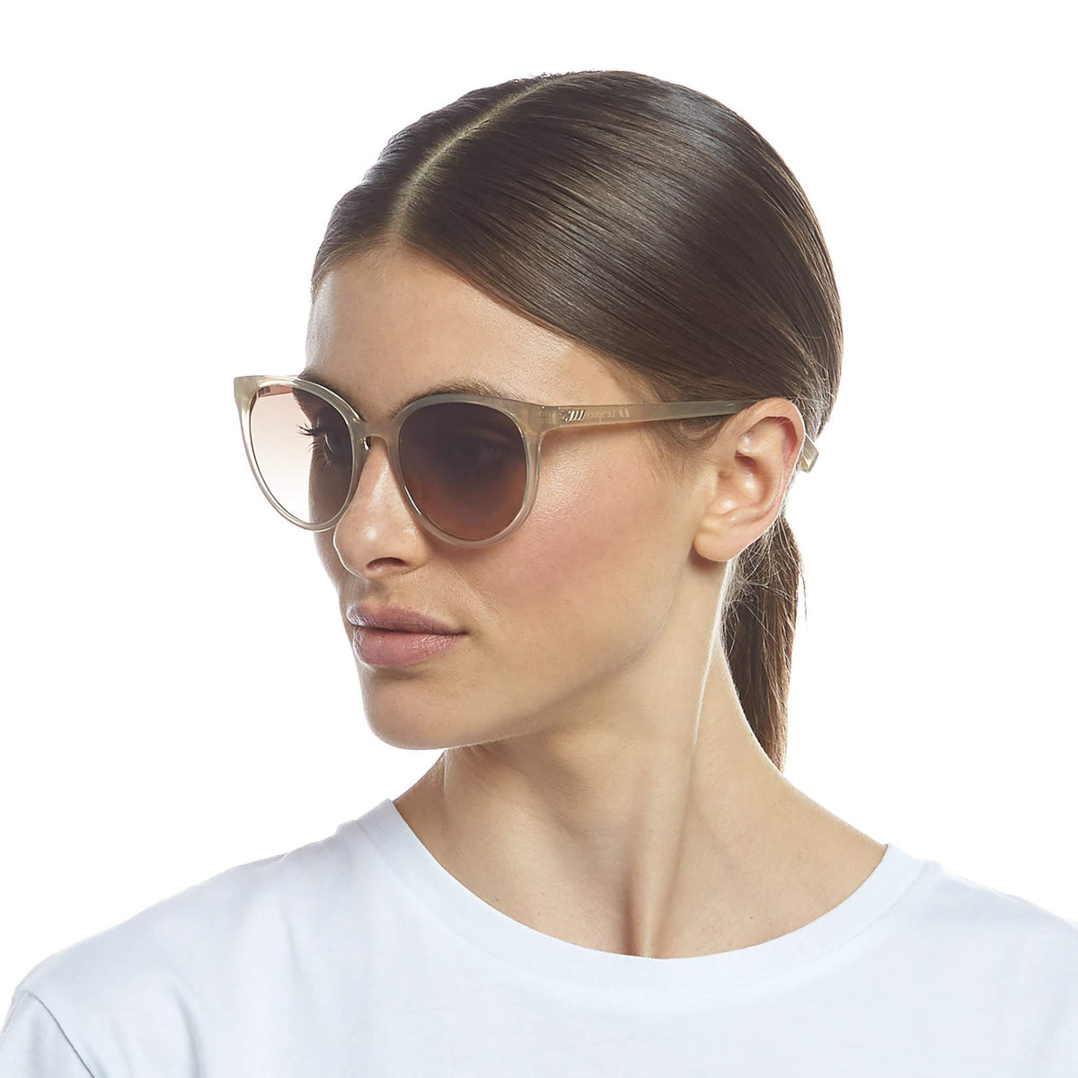 Le Specs Armada – Transparent – verres marron – portées