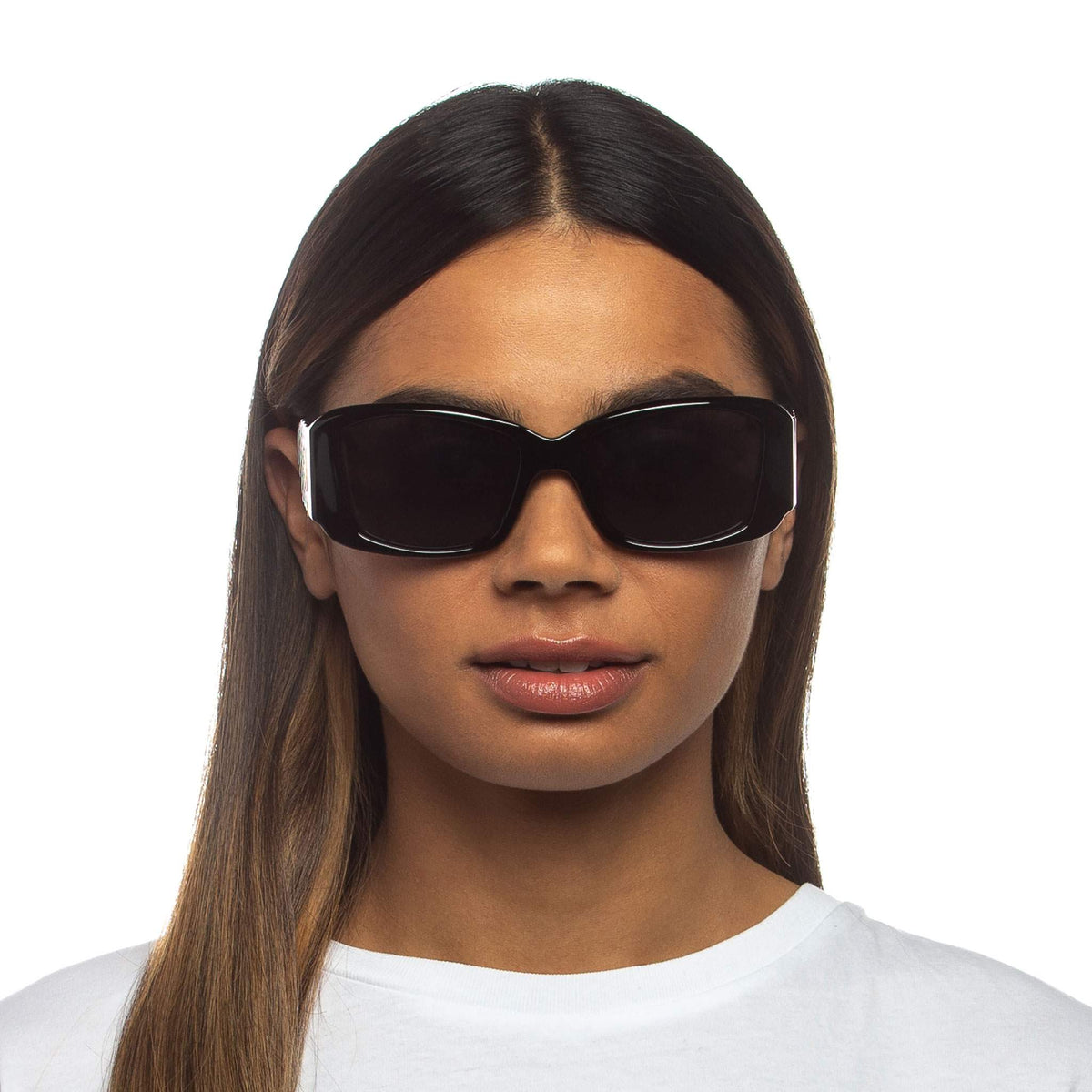 Le Specs Nouveau Riche – Noir – verres noirs – portées