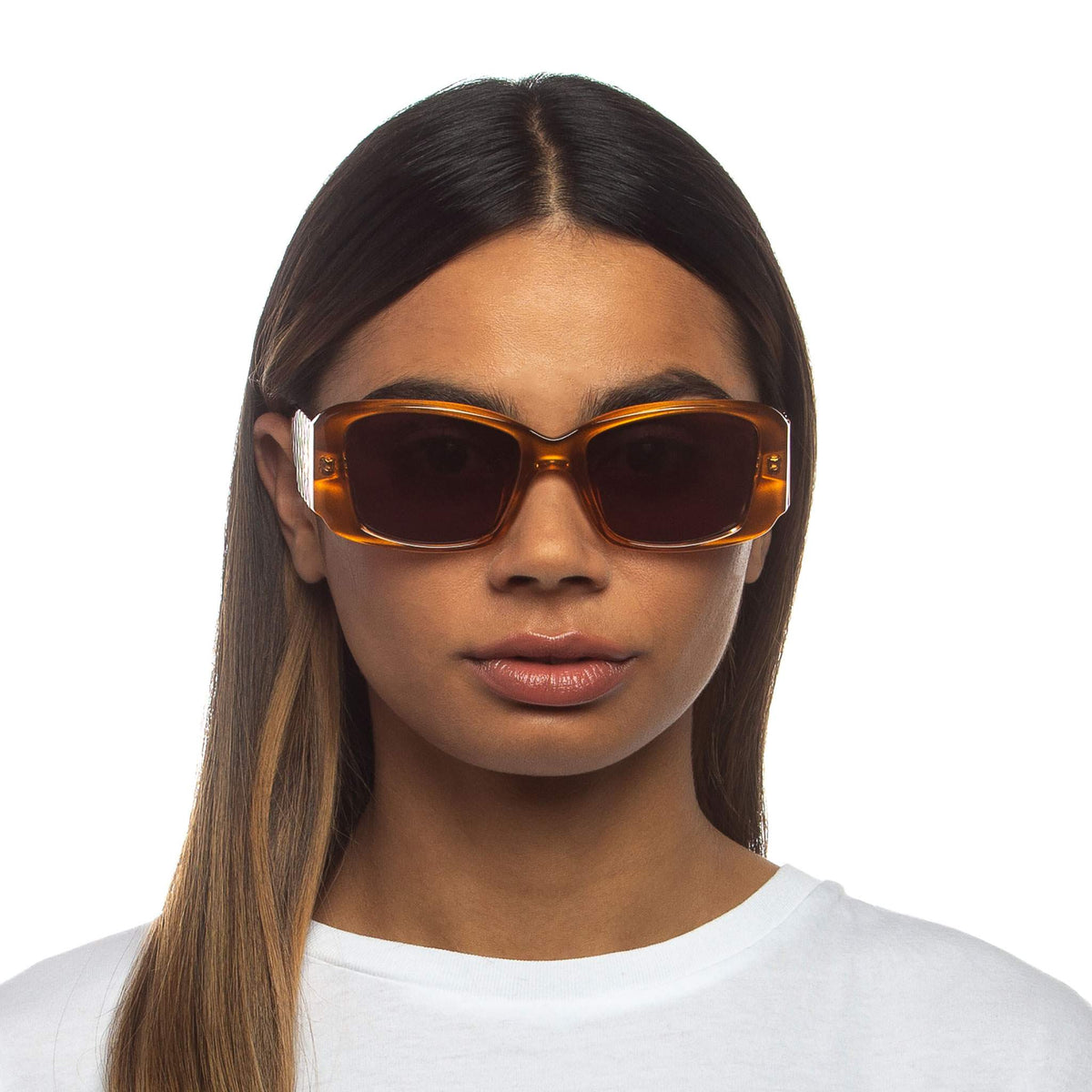 Le Specs Nouveau Riche – Marron – verres mauves – portées