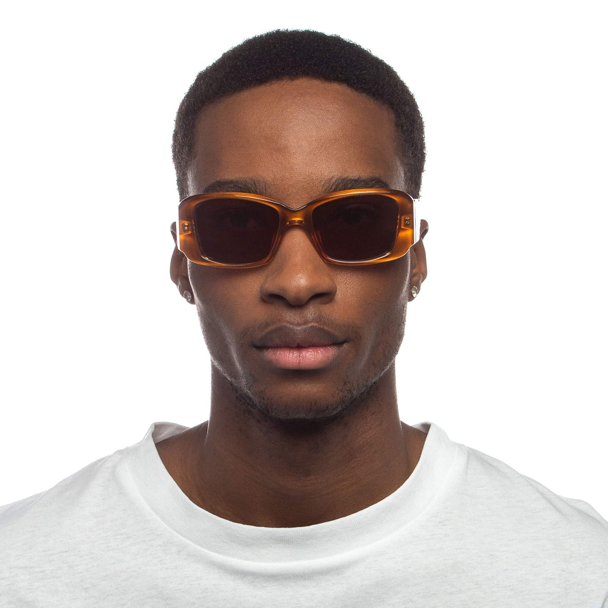 Le Specs Nouveau Riche – Marron – verres mauves – portées